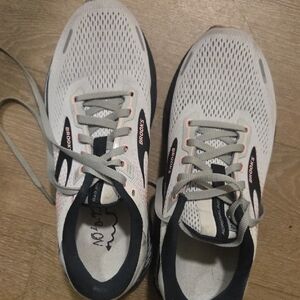 Brooks Women's Cream and Black Athletic Shoes